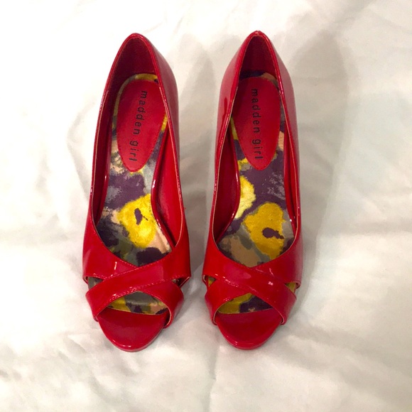 Red pump - Picture 2 of 3